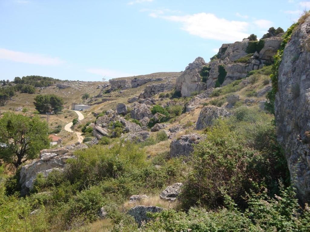 6 En este recorrido, habremos continuado siempre dentro de la Depresión Geológica del Ebro, entre afloramientos de los materiales miocénicos, cubiertos a menudo por depósitos cuaternarios.