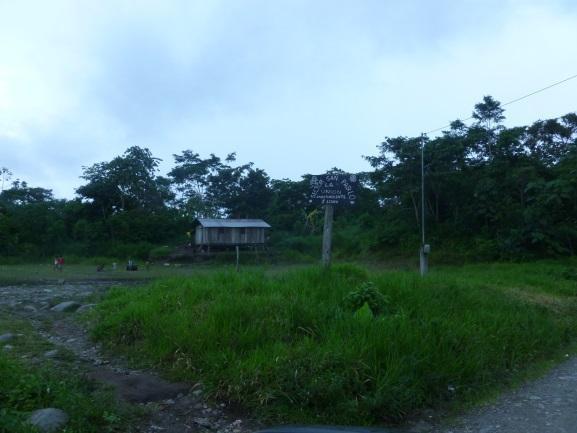 TRAMO 1 RJ9 Se accede al vértice desde la vía principal en el recinto Amazonas, por un camino lastrado se pasa por el sector San Pablo, comuna La Unión (coordenadas 235975E- 9999209N), a través de la