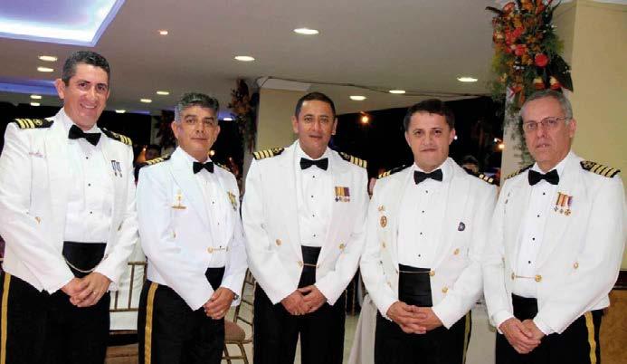 Club Naval de Guayaquil Uniforme: Smoking blanco EVENTO 31 COMPETENCIA ATLÉTICA 10K GLORIAS NAVALES Domingo