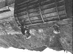 Una vez realizada la zanja por medio de entibación, el hormigonado se inicia por construir la solera, para pasar inmediatamente a la construcción de los estribos y bóveda del colector.