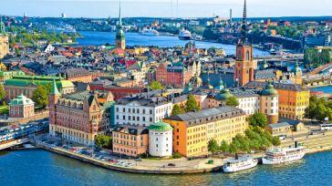 30 hrs traslado al puerto para embarcar en el crucero Silja Line hacia Estocolmo que dispone de 3 restaurantes, club nocturno, discoteca y tiendas libres de impuestos.