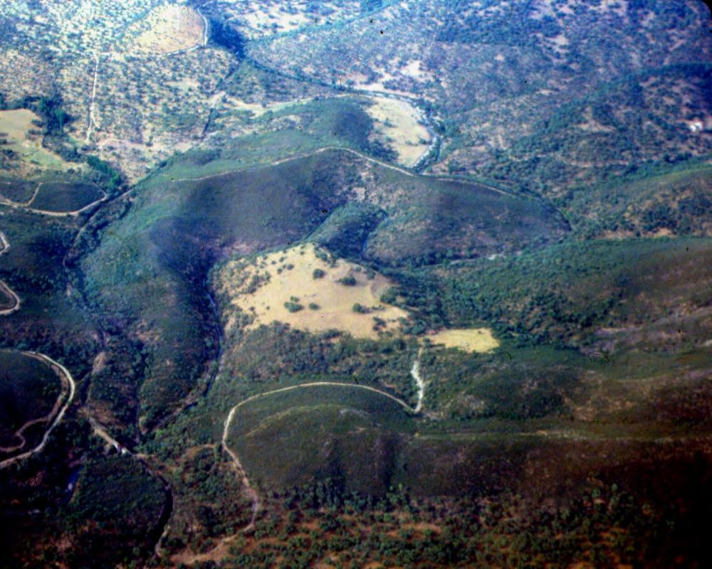 Fig. 2.2a. Vista aérea de El Trastejón desde el Sur.