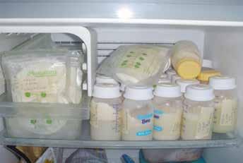 Congelación Se recomienda congelar la leche cuando la madre está produciendo la cantidad suficiente para cubrir los requerimientos del bebé y además, le sobra.