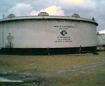 27 de oleoducto 1 y el tanque de oleoducto 2 de 100,000 barriles, son de techo flotante. FOTOGRAFÍA 1.