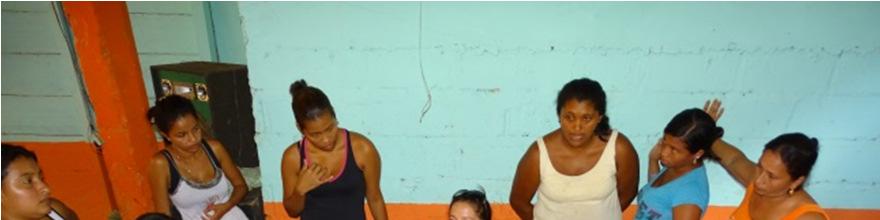 Colombia Boletín Humanitario 7 Atendiendo las necesidades humanitarias de mujeres y niñas, un paso clave para el logro de la paz en Colombia Por Devanna de la Puente (GenCap) En los últimos meses