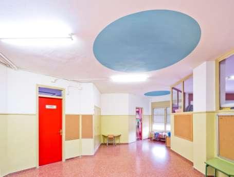 Barcelona posa en marxa un programa per garantir el bon estat dels revestiments de les escoles públiques A partir d ara, el Consorci d Educació de Barcelona pintarà i farà el manteniment del