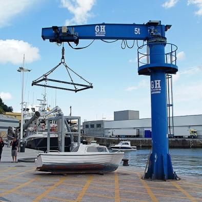 Grúa PLuma Puerto - GPLP Para especialmente diseñadas para la manipulación de cargas pesadas en ambientes marinos. En versiones estándar hasta, t. de capacidad y brazo de m., ó 0 t. de capacidad y m.