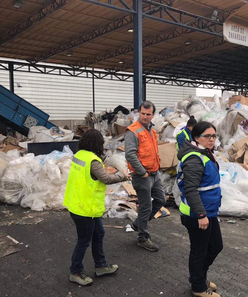 CONTRIBUYE A DESARROLLAR NUEVOS NEGOCIOS Partimos hace 6 años con el servicio de administración integral de residuos, incorporando en Chile el concepto de waste manager.