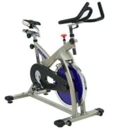 botón de presión Peso de usuario: 300 lb (136 kg) Ruedas de transporte Marca: Sunny Health & Fitness Bicicleta de Spinning Profesional 4100 Estructura de grado profesional de alta