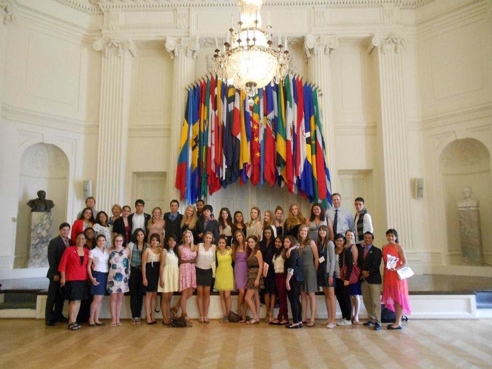 Estudiantes mexicanos en la sede de la Organización de Estados Americanos (OEA) en