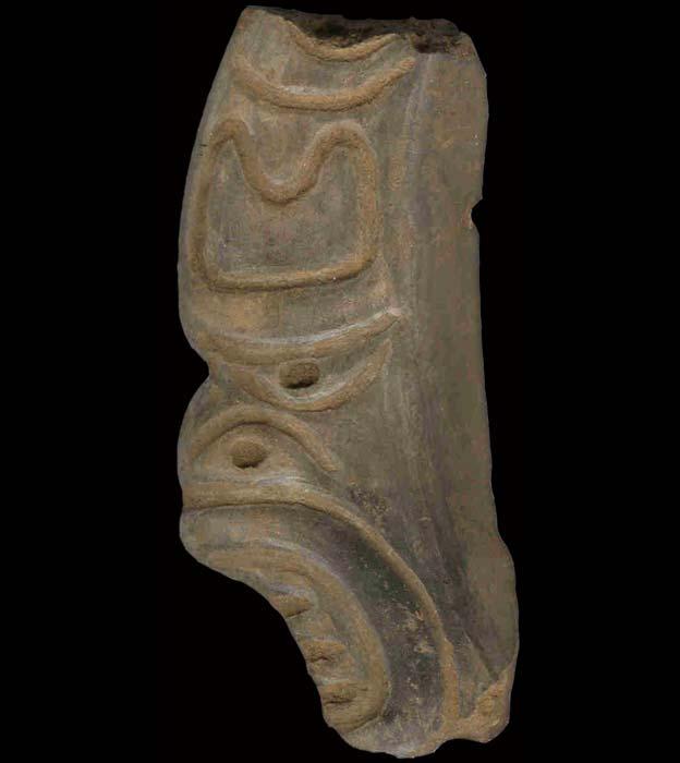 Además de este tiesto, también se localizó un fragmento de cuenco con la representación de un dragón Olmeca (Figura 9).