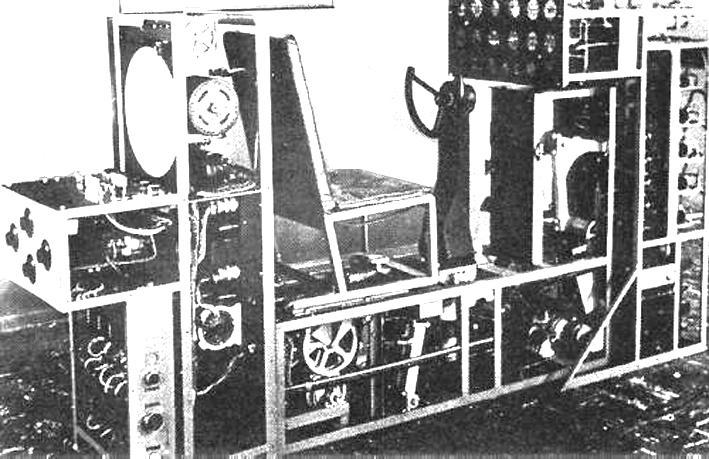 La aparición del transistor para computación en 1947 provocó una mejora de diseño y reducción del volumen de la plataforma.