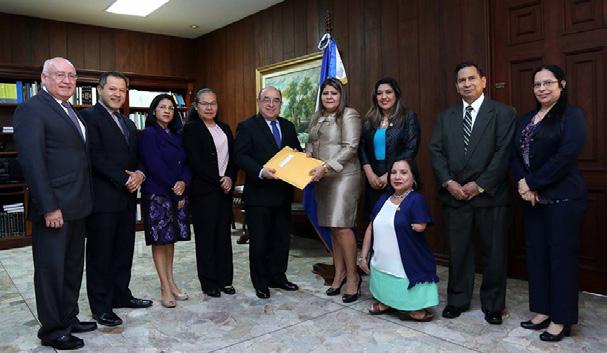Doris Luz Rivas Galindo, se reunieron con representantes de USAID, el director del Proyecto de Fortalecimiento de Justicia Juvenil y la directora de la organización Visión Mundial El Salvador, para