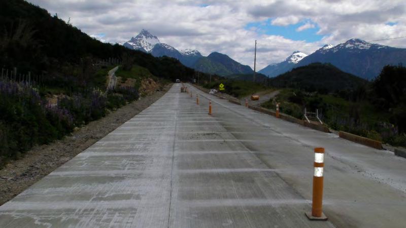 Ruta 7 Carretera Austral Tramo de prueba de hormigones con fibras El tramo de prueba consistió en la en la construcción de cuatro tramos de pavimento con la siguientes características: Tramo 1: