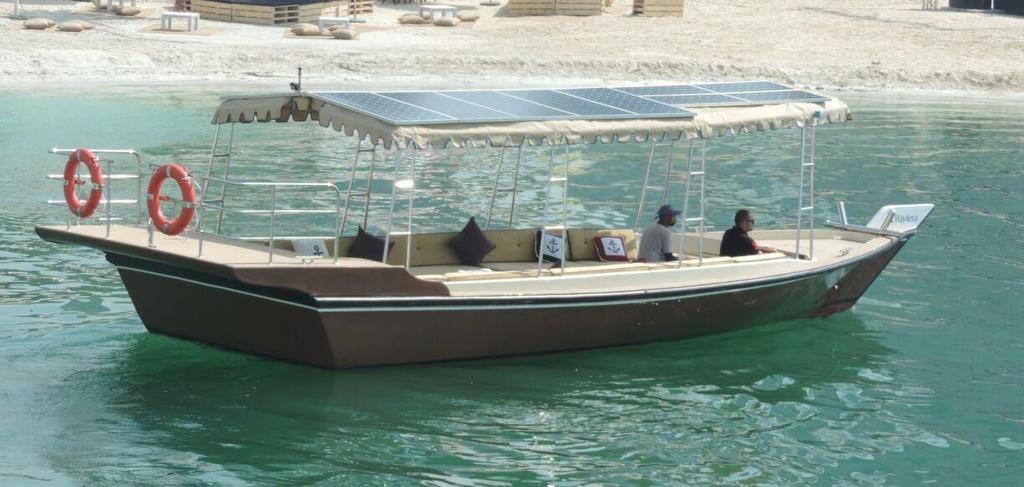 ABRA 36 Electric El famoso taxi acuático tradicional de Dubai ha pasado a ser un moderno barco para 20 pasajeros fabricado en fibra de vidrio y en versión de alimentación eléctrica, de energía solar