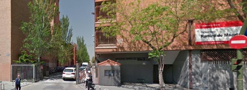 ENTRADA SECRETARÍA: Desde la calle Serrano se accede a la calle Interna del Ramiro, paralela a Jorge Manrique y que es de uso peatonal y solo para vehículos autorizados del colegio o del Club de