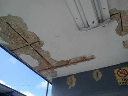 reviente el concreto, lo que indica el mal estado de la loza del techo en los edificios E, G, H,