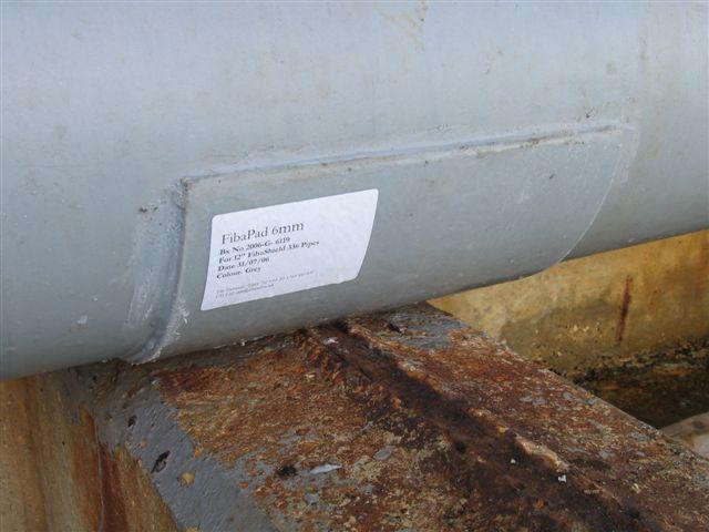Proporcionar una barrera no metálica entre el tubo y el soporte de acero que evitará eficaz y económicamente por corrosión en la ubicación de soporte de tubería.