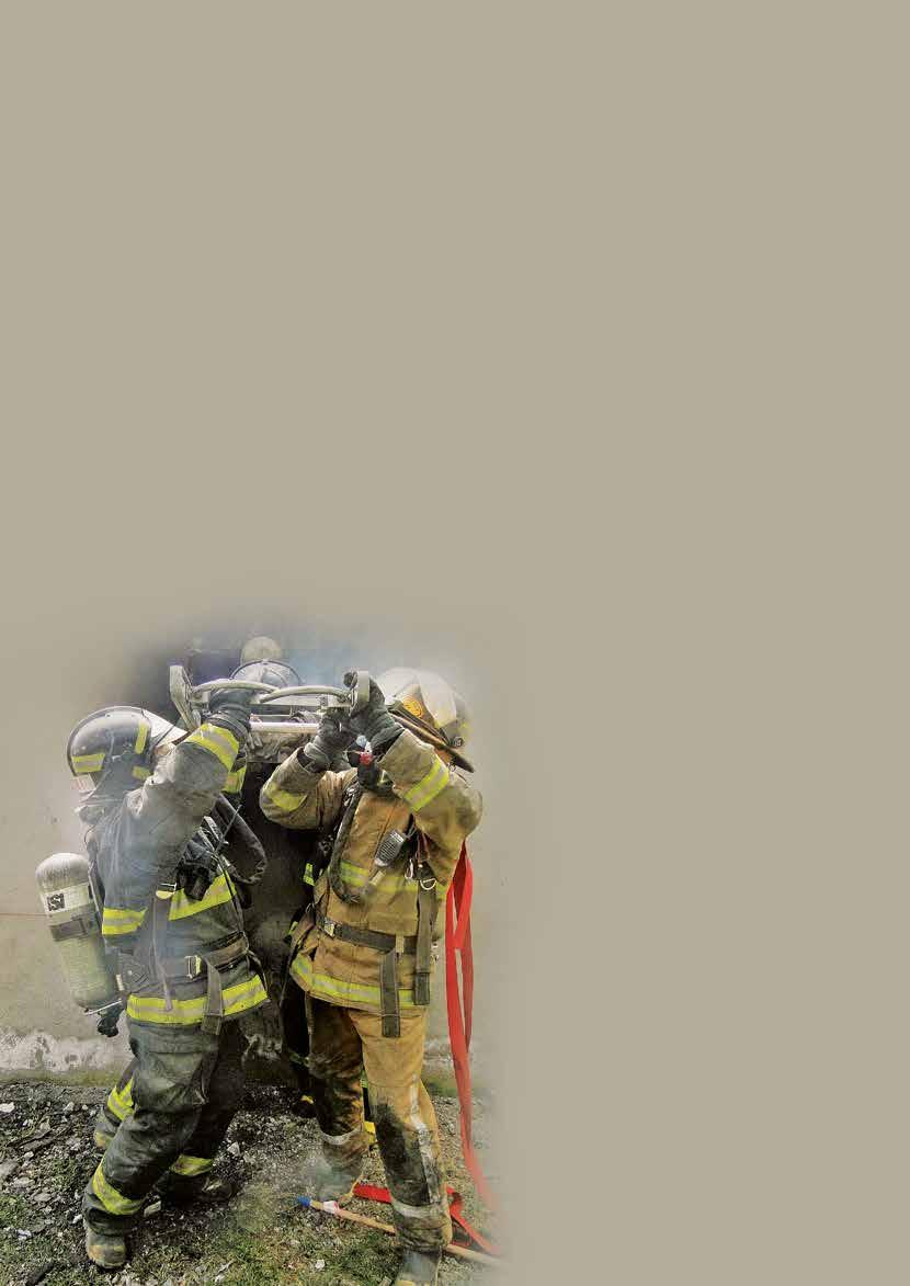 Dirección de Formación y Especialización Capacitación Curso de Especialización Bomberil El curso RIT busca instruir a los bomberos con conocimientos avanzados en técnicas de supervivencia.