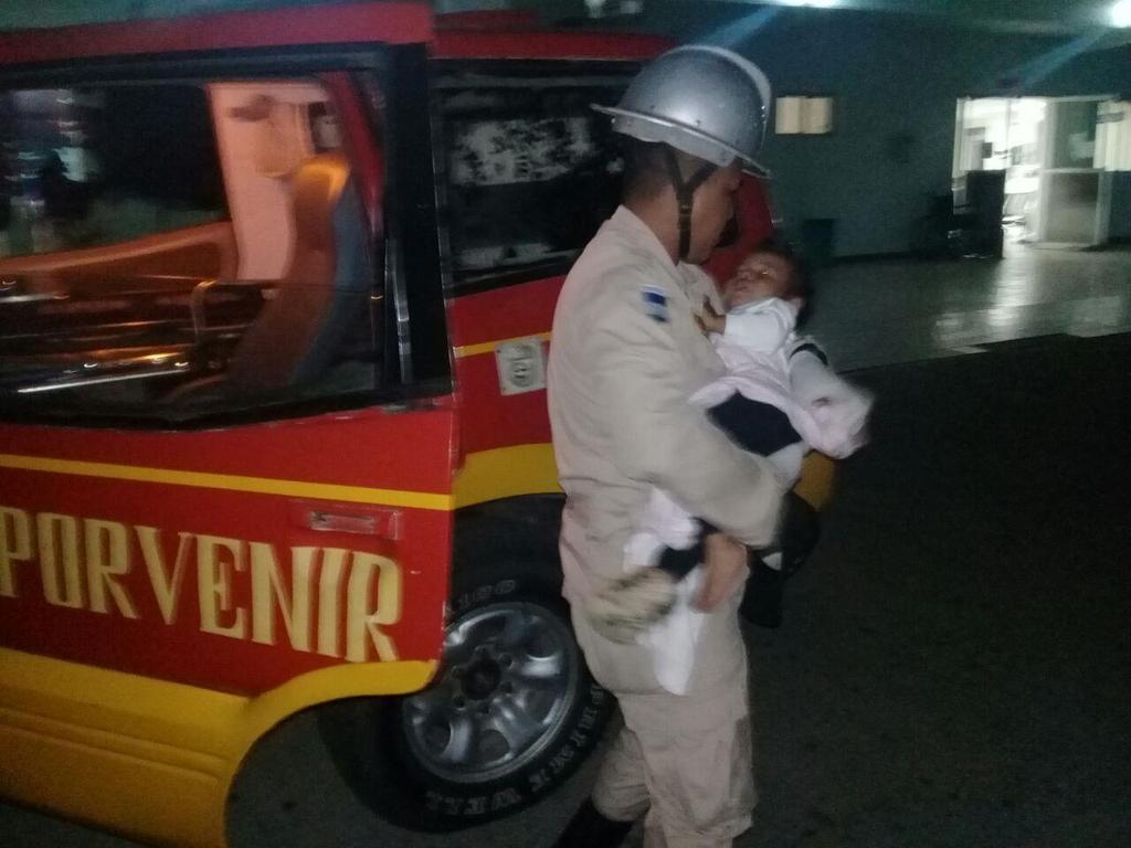 Servicio de Ambulancia se trasladó a una menor de edad la cual sufría de alta temperatura y