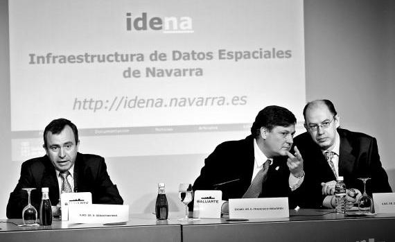 El 8 de marzo de 2005 el Vicepresidente del Gobierno de Navarra, Excmo. Sr. D. Francisco Iribarren, acompañado por el Ilmo. Sr. D. Sebastián Más Mayoral, Presidente de la Comisión de Geomática del Consejo Superior Geográfico y por el Ilmo.