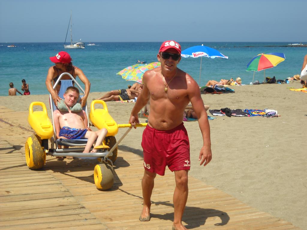 verano. Las Vistas es una de las dos playas más visitadas de España por personas con movilidad reducida. De hecho, unas 20.