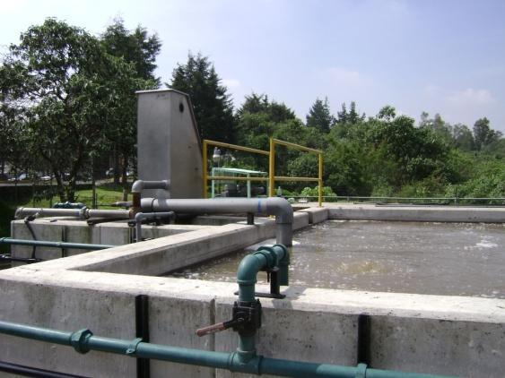 Sin embargo, a partir de diciembre de 2002, la DQO de la mezcla de aguas residuales que llegan a la planta de C. U. y que es alimentada a los procesos biológicos sufre un gran aumento.