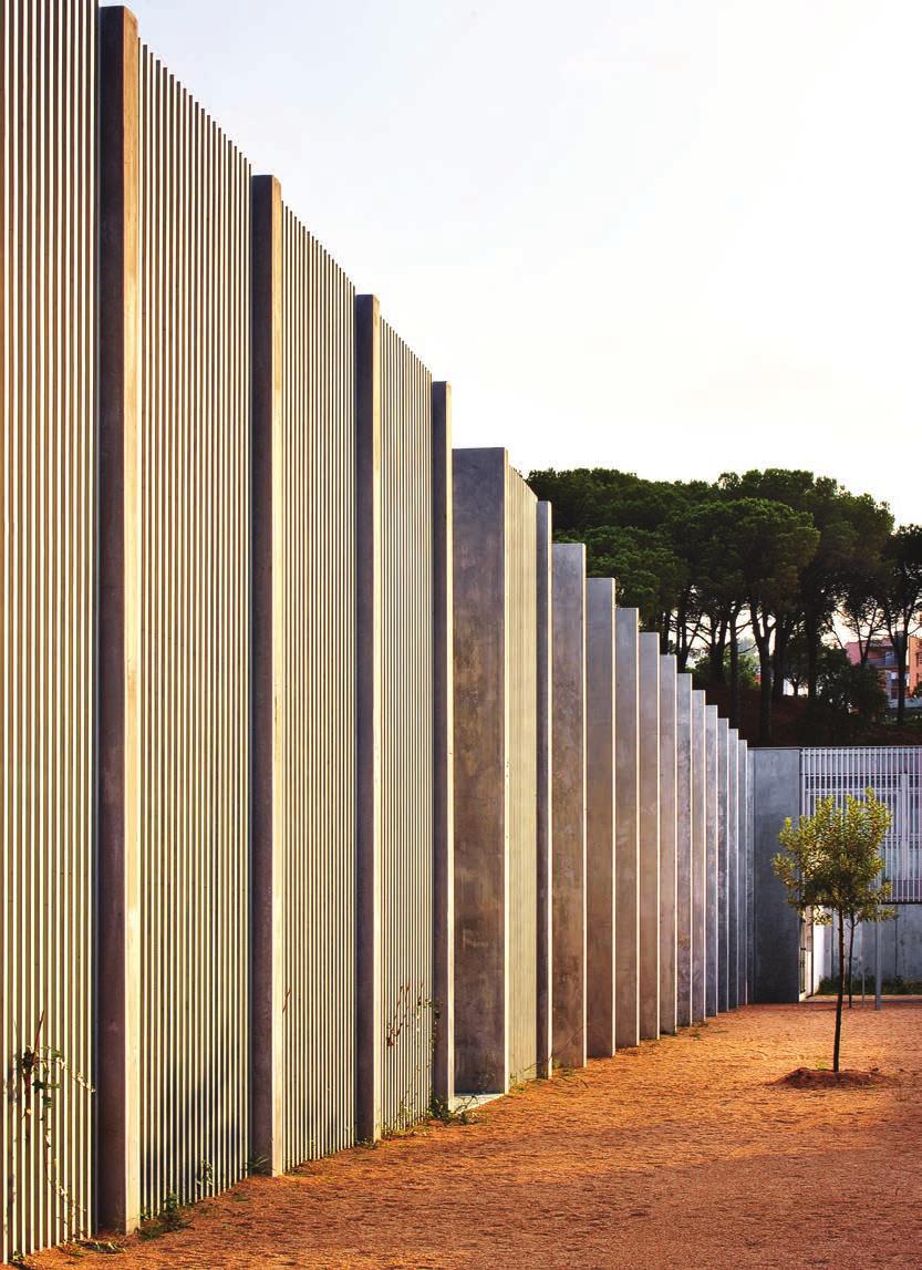 ESCUELA BANCAL Lloret de Mar, Girona 2009-2012 Construcción de un instituto-escuela de nueva planta en un solar contiguo al acceso a los jardines de Santa Clotilde en Lloret de Mar.
