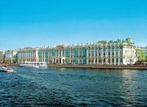 Por la tarde visita de esta hermosa ciudad, sin duda la más bella de toda Rusia, construída por el Zar Pedro I «El Grande» a orillas del río Neva y de la Fortaleza de San Pedro y
