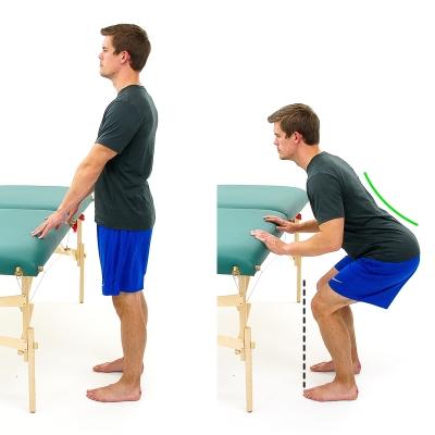 RODILLAS DE RODILLA / SQUATS Sostenga el mostrador o la silla hacia atrás para mantener el equilibrio. Párese con los pies separados a la anchura de los hombros.