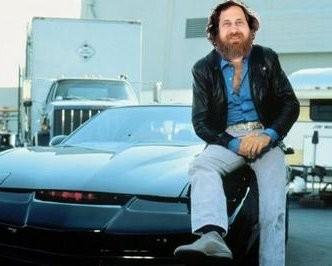 Breve historia del software libre Años 80: Richard Stallman (MIT) no está de acuerdo con esta pérdida