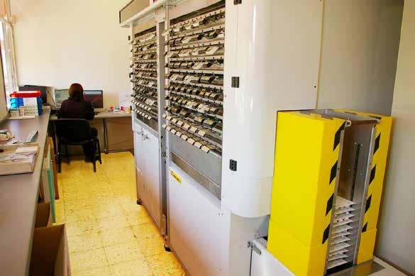 FUNCIONAMENT DE LA MÀQUINA: Magatzem El magatzem del robot: Disposa de 400 medicaments Els