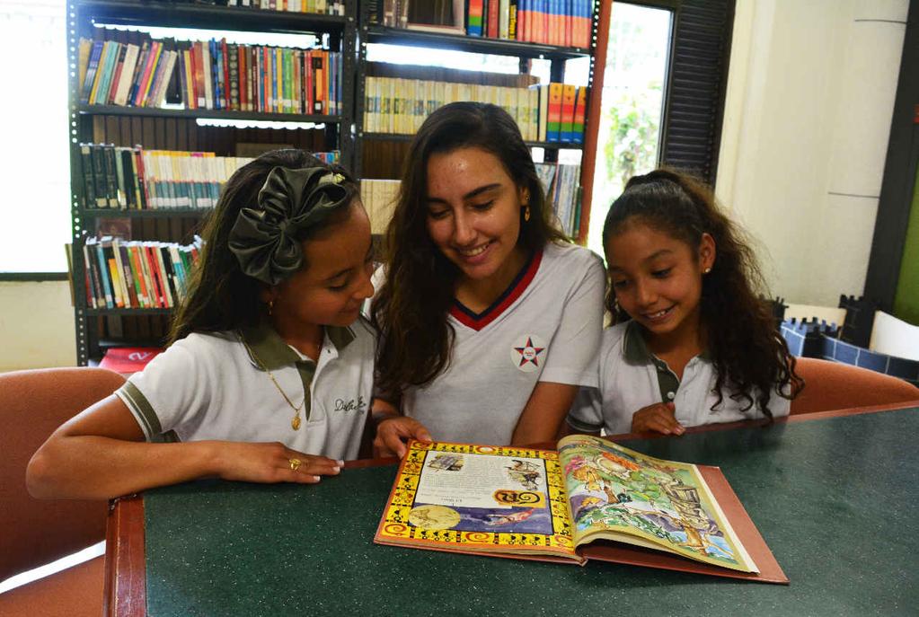 NUEVA ADECUACIÓN DE LA BIBLIOTECA - Entendemos la Biblioteca Escolar como un nuevo espacio educativo que provee de recursos curriculares y no curriculares a los alumnos, profesores y familias,