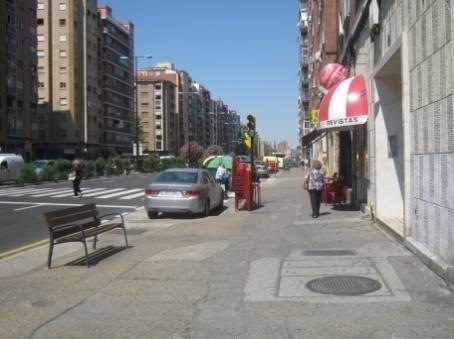 Por el contrario, se deberían penalizar las alternativas 1 y 2 al obligar a la renovación de la avenida de Madrid entre las calles Rioja y Navas de Tolosa 18 cuando toda la Avenida de Madrid se ha