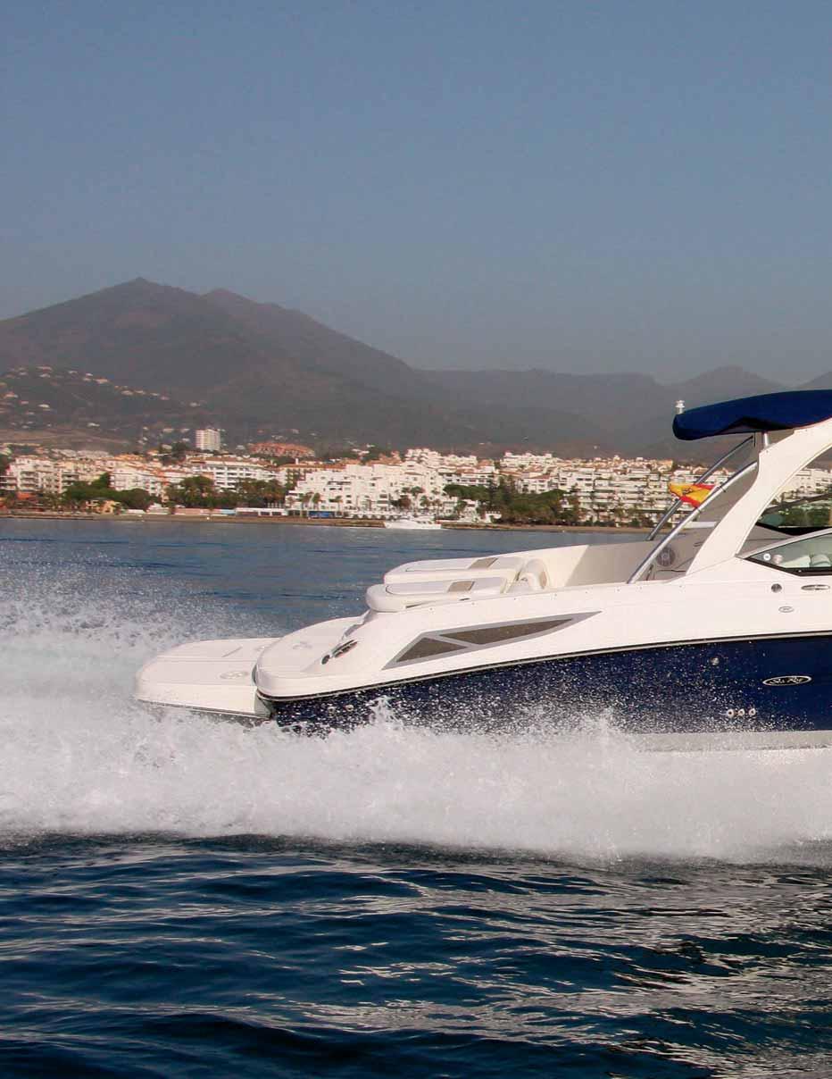 A BORDO SEA RAY 300 SELECT EX Elegante y deportiva Con gran potencia de motor, ágil y muy
