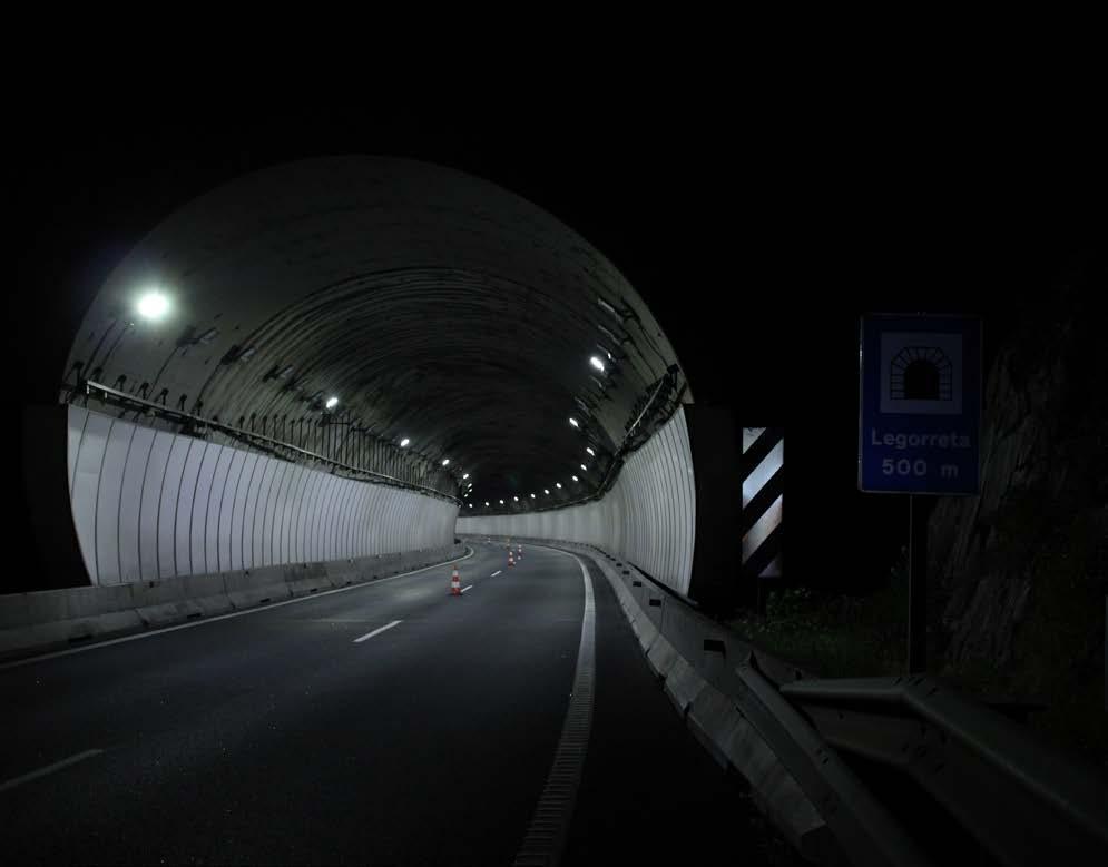 Iluminación de túneles y pasos inferiores Túnel de Legorreta Gipuzkoa Permanente Aumento de la luminosidad en más del 80% La nueva instalación dispone de varios niveles de