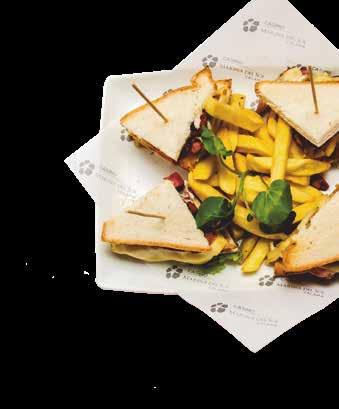 Sándwich Club Tradicional sándwich de Filete de ave a la plancha con tomate, lechuga, tocino y