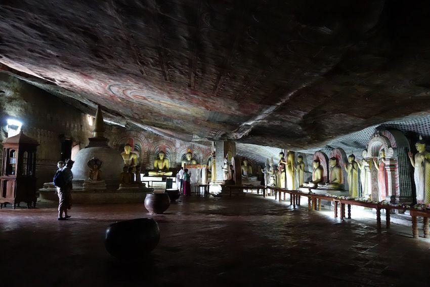 Cuevas de Dambulla Sri Lanka La cueva de los grandes reyes. En ella encontraremos numerosas esculturas de gran valor.
