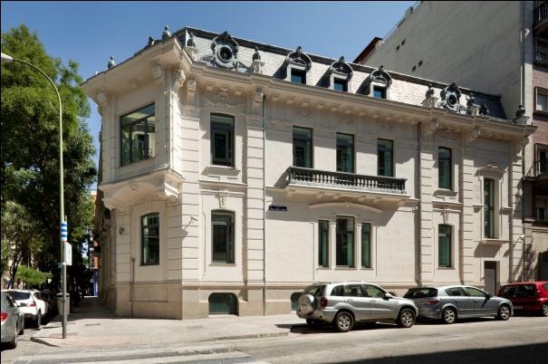 Rehabilitación de Palacete protegido para oficinas de la administración. Chamberí. Madrid. 2009 /2010 Envolvente.