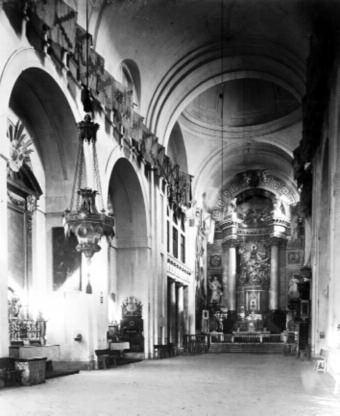 34 ANNALESDUCINQUANTENAIREII(2005-2006) Interior de la basílica de Atocha a mediados del siglo XIX, cuando aún se