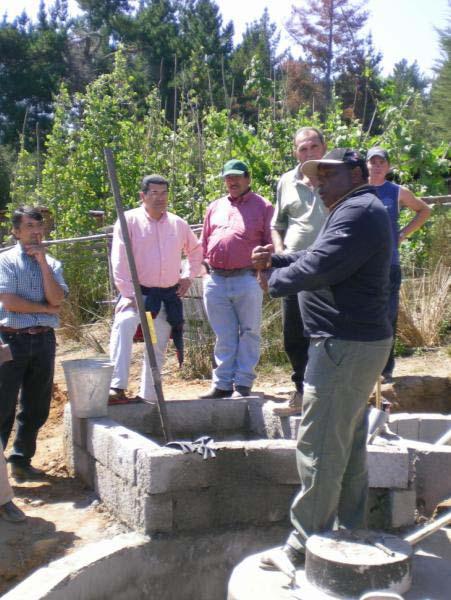 Acciones Emprendidas Proyectos Rurales de Biogás en Chile Taller demostrativo realizado en la localidad de Empedrado, durante febrero del