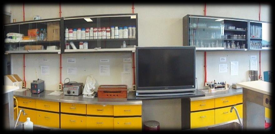 La FMVZ, cuenta con dos almacenes en diferentes edificios; uno de ellos, Ubicado en el edificio B, externo a las unidades de enseñanza y laboratorio, conforme lo establecen las