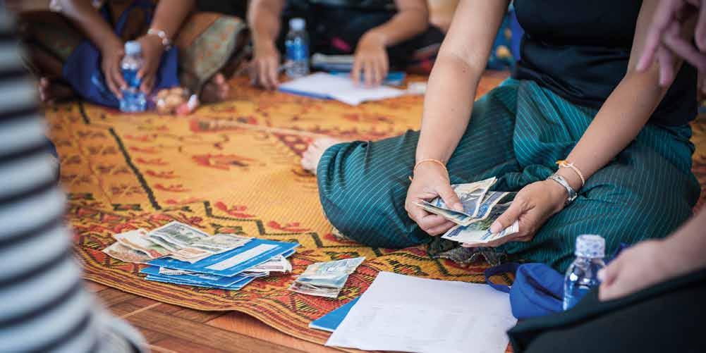 Microfinanzas Informe anual 2016 29 En esta región, las operaciones financieras a menudo se ejecutan en templos. Muchas mujeres emprenden un largo viaje con este fin.