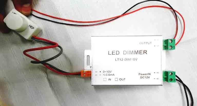 En este caso pondremos un Home Dimmer, con el cual se podrá regular la intensidad de luz emitida por el Strip Light,