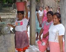 SITUACIÓN DE LOS SERVICIOS DE AGUA POTABLE Y SANEAMIENTO EN MÉXICO De los 97.4 millones de habitantes en el país: 13.7 y 24.8 millones carecen del servicio de agua potable y alcantarillado.