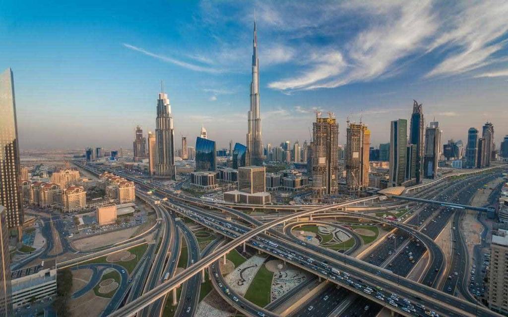 29 DE NOVIEMBRE: DUBAI Desayuno. A las 09:00 hs salida desde el hotel para realizar una visita combinada del Dubai moderno y tradicional (6 horas), cubriendo los principales puntos de la ciudad.