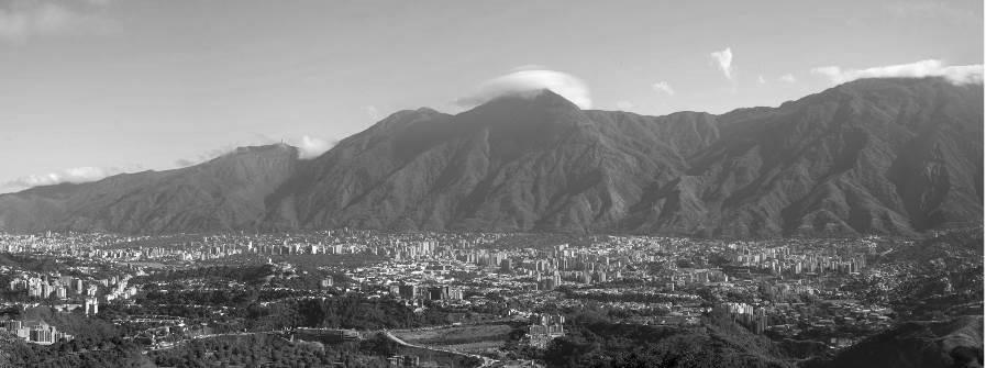 Figura 4. Fotografía reciente de Caracas. Se observa la imponente montaña El Avila, al norte de la Ciudad. El sueño del dictador se estaba haciendo realidad.