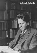 Alfred Schutz: Una breve mirada a su pensamiento y su potencial relación con La Teoría Organizacional Alfred Schutz, filósofo, psicólogo, sociólogo y musicólogo, nacido en Viena en 1899, estudió