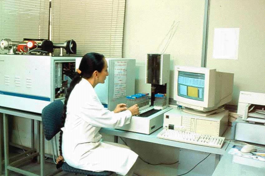 Para medir el contenido de deuterio por espectrometría de masas, se enviaron todas las muestras al Laboratorio de Metabolismo Energético e Isótopos Estables del