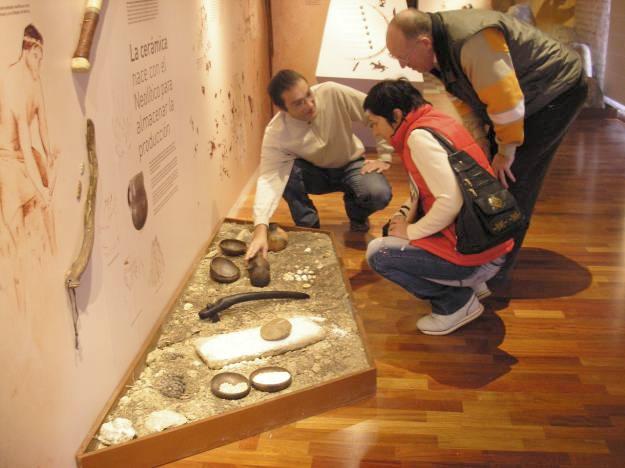 ras rupestres de las Montañas de Prades (Museo de Montblanc - DGPC). Centro de interpretación del conjunto con pinturas rupestres de la Roca dels Moros de Cogul.